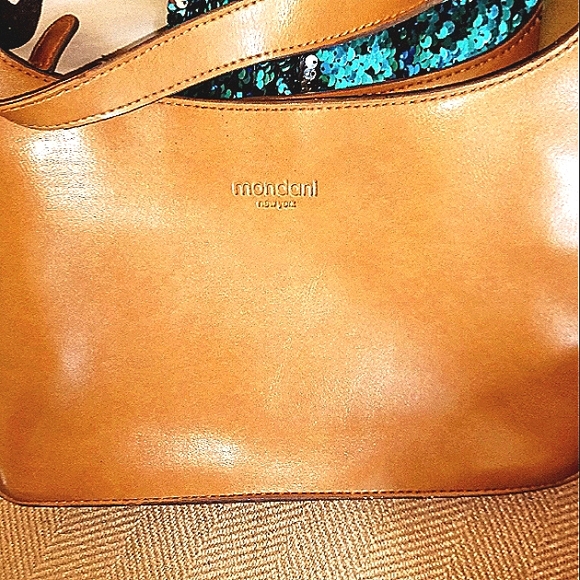 👠MONDONI Tan , Vegan Leather Handbag! Perfect Size 🦋 - Picture 3 of 3